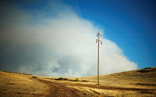美森林大火延烧   两州供电濒危险