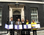 英民眾籲停止迫害法輪功 兩萬簽名遞交首相府