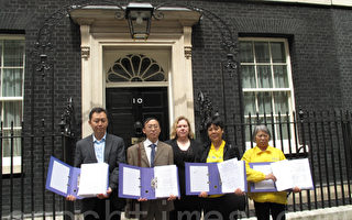 英民眾籲停止迫害法輪功 兩萬簽名遞交首相府