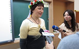 國際教育 烏克蘭老師與文雅學童談卡通