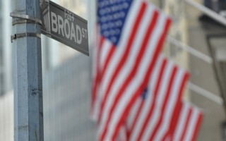 华尔街日报揭美国债评级下调内幕