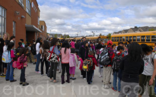 返校首日 多伦多35万中小学生家长受责
