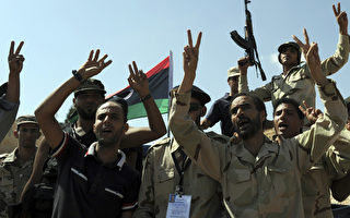 卡扎菲堡壘軍營被佔 利反抗軍週五進攻