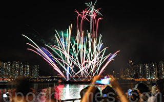 組圖:慶祝荃灣新市鎮成立50周年煙花匯演