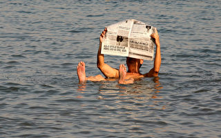 死海“不死” 湖底发现神秘生物