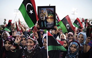 组图：卡扎菲被击毙 利比亚人庆祝胜利