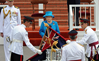 英女王訪澳承續傳統 主持皇家授旗儀式