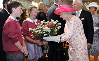 數以千計墨爾本居民迎接女王旋風訪問
