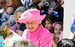 英女王旋風式訪問墨爾本 民眾夾道歡迎