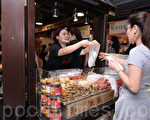 台湾美食巡礼2011于10月26日至11月9日在香港铜锣湾崇光百货购物中心地库二楼超市隆重举行,推销台湾食品。(摄影:宋祥龙/大纪元)