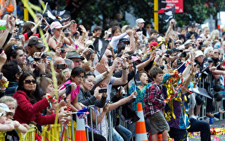 新西兰二十万人大游行 欢庆全黑队夺冠