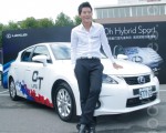 宥勝平時透過伏地挺身、衝浪及騎乘自行車健身。(攝影:黃宗茂/大紀元)