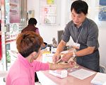 透过抽血3至5cc即可进行爱滋病筛检。(摄影:李撷璎/大纪元)