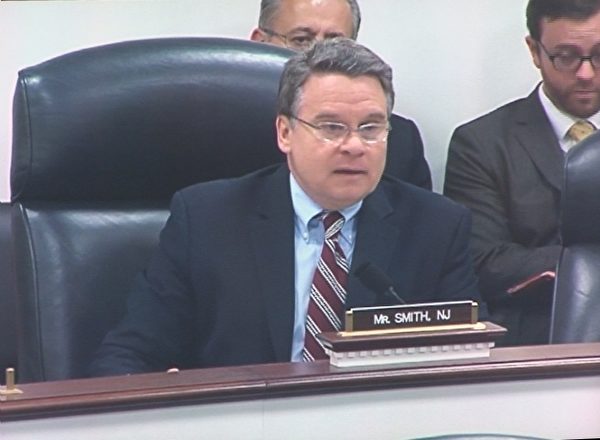 美国国会和行政当局中国委员会主席、资深国会众议员史密斯(Chris Smith)(摄影:吴天明/大纪元) 美国国会和行政当局中国委员会主席、资深国会众议员史密斯(Chris Smith)(摄影:吴天明/大纪元)