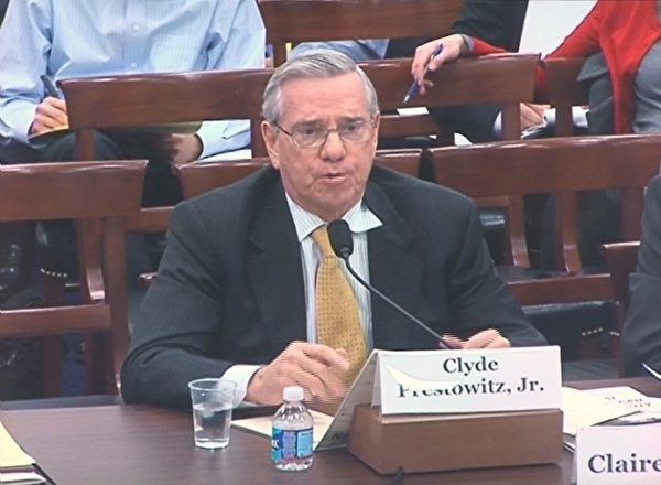 经济战略研究所主席普莱斯托维茨(Clyde Prestowitz)(摄影:吴天明/大纪元) 经济战略研究所主席普莱斯托维茨(Clyde Prestowitz)(摄影:吴天明/大纪元)