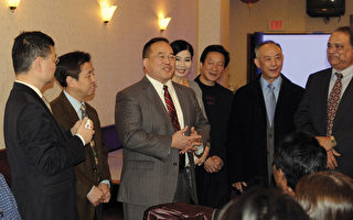 首位费城亚裔市议员亮相亚裔商会聚会