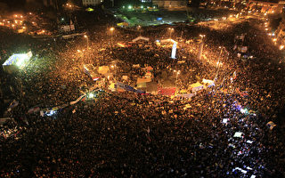 组图：革命未达标 埃及人民再聚广场