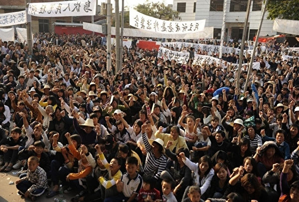 去年12月,乌坎村中共官员全被赶走,中共首度失去控制权。(STF PETER PARKS AFP ImageForum) 去年12月,乌坎村中共官员全被赶走,中共首度失去控制权。(STF PETER PARKS AFP ImageForum)