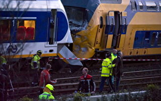 荷兰火车相撞 1死逾百伤