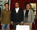 图︰史诗钜片“赛德克巴莱”4月27日将在全美院线上映,导演魏德圣、演员林庆台牧师(饰演老莫那)、制作黄志明(右)24日于洛侨中心分享拍摄点滴。﹙摄影︰袁玫∕大纪元﹚