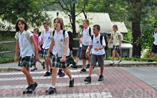 澳洲纽省鼓励学生步行上下学