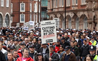 英国15万公务员罢工 抗议养老金改革