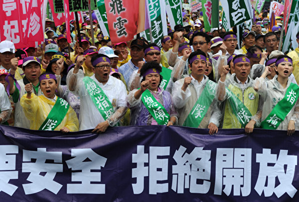 2012年05月19日,民眾表達拒絕美牛進口。(AFP) 2012年05月19日,民眾表達拒絕美牛進口。(AFP)