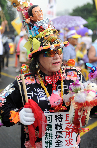 2012年05月19日,民眾表達特赦陳水扁訴求。(AFP) 2012年05月19日,民眾表達特赦陳水扁訴求。(AFP)