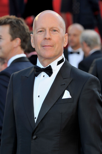 布鲁斯•威利斯(Bruce Willis)在新片中演卡維爾的老爸。(Gareth attermole/Getty Images) 布鲁斯•威利斯(Bruce Willis)在新片中演卡維爾的老爸。(Gareth attermole/Getty Images)