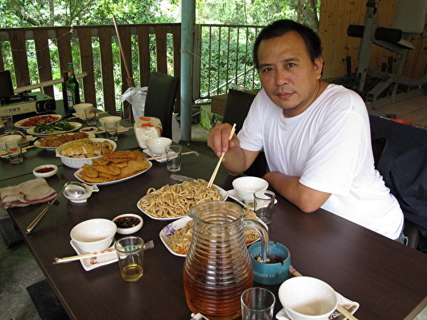 张作骥为拍摄新片《暑假作业》,将有一段山居岁月。(图/海鹏提供) 张作骥为拍摄新片《暑假作业》,将有一段山居岁月。(图/海鹏提供)