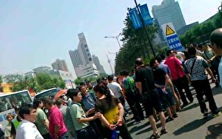 【投書】西安東八里村民堵路抗議政府的「改造」