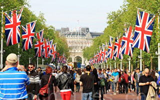 组图：庆祝钻禧 伦敦街头成米字旗海洋
