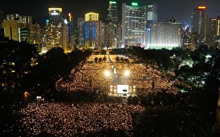 香港烛光晚会十八万人 历年最多逼爆维园