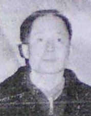 席志敏于2003年7月被绵阳新华劳教所迫害致死,家人见到席志敏的遗体,他的额头上缝了三针,脖子上有勒痕。(明慧网) 席志敏于2003年7月被绵阳新华劳教所迫害致死,家人见到席志敏的遗体,他的额头上缝了三针,脖子上有勒痕。(明慧网)