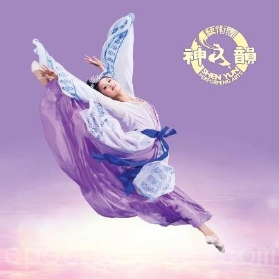 神韵艺术团最近最先公布2013年的清新形象就是在脸书上——一位凌波仙子如紫气东来,让粉丝们在第一时间大饱眼福。(图/神韵脸书) 神韵艺术团最近最先公布2013年的清新形象就是在脸书上——一位凌波仙子如紫气东来,让粉丝们在第一时间大饱眼福。(图/神韵脸书)