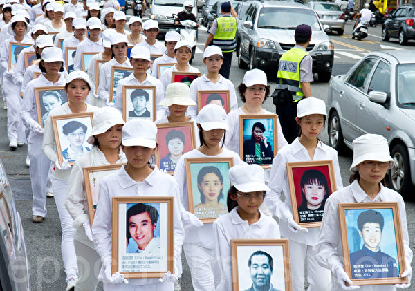 2012年7月21日,台湾法轮功学员于台中市举行720反迫害游行。(摄影:陈柏州 / 大纪元) 2012年7月21日,台湾法轮功学员于台中市举行720反迫害游行。(摄影:陈柏州 / 大纪元)