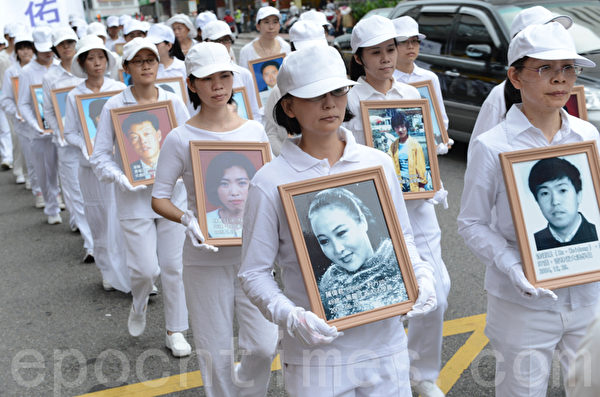 2012年7月21日,台湾法轮功学员于台中市举行720反迫害游行。(摄影:苏玉芬/大纪元)
2012年7月21日,台湾法轮功学员于台中市举行720反迫害游行。(摄影:苏玉芬/大纪元)
