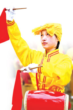 腰鼓队。(图片:大纪元提供) 腰鼓队。(图片:大纪元提供)