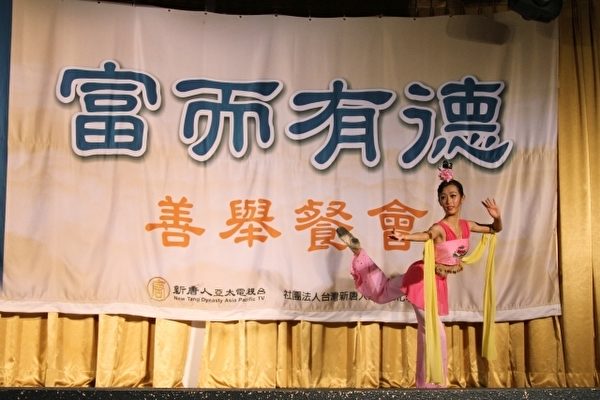 廖秀妍表演优雅的中国古典舞(摄影:许享富/大纪元) 廖秀妍表演优雅的中国古典舞(摄影:许享富/大纪元)