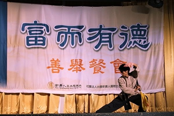 武艺精湛、身法俐落的武术大师钱惠元(摄影:许享富/大纪元) 武艺精湛、身法俐落的武术大师钱惠元(摄影:许享富/大纪元)