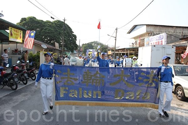 马来西亚退党服务中心希望通过多次的声援三退活动,能让更多国人了解真相。(摄影:滕飞/大纪元) 马来西亚退党服务中心希望通过多次的声援三退活动,能让更多国人了解真相。(摄影:滕飞/大纪元)