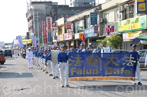 马来西亚退党服务中心希望通过多次的声援三退活动,能让更多国人了解真相。(摄影:滕飞/大纪元) 马来西亚退党服务中心希望通过多次的声援三退活动,能让更多国人了解真相。(摄影:滕飞/大纪元)