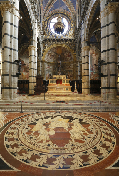2012年8月30日，锡耶纳大教堂文艺复兴时期的马赛克地板。（FABIO MUZZI / AFP）