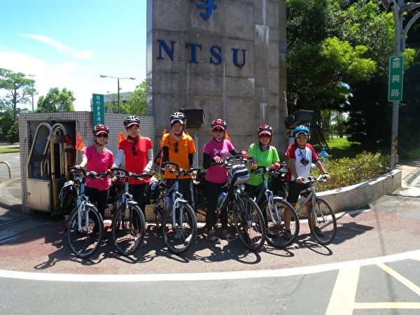 回到桃园体育大学的合影,她们表示,这趟旅程让她们了解,人因梦想而伟大,梦想因努力而实现。(民宿梦想家提供) 回到桃园体育大学的合影,她们表示,这趟旅程让她们了解,人因梦想而伟大,梦想因努力而实现。(民宿梦想家提供)