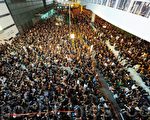 香港反洗脑12万人逼爆港府 绝食第九天 北京软化