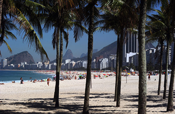 巴西里约热内卢的科帕卡巴纳海滩洁净平坦的沙滩。（ANTONIO SCORZA/AFP）