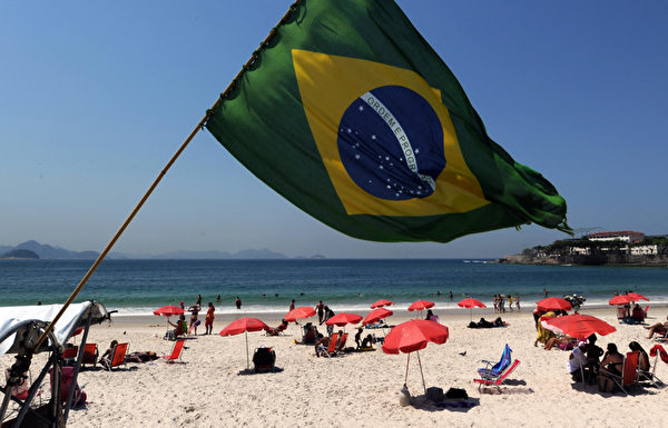 巴西里约热内卢的科帕卡巴纳海滩洁净柔软细白的沙滩。（ANTONIO SCORZA/AFP）