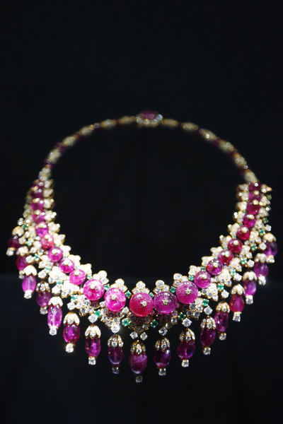 2012年9月19日，梵克雅宝(Van Cleef & Arpels)在巴黎所展出的珠宝。(FRANCOIS GUILLOT/AFP) 