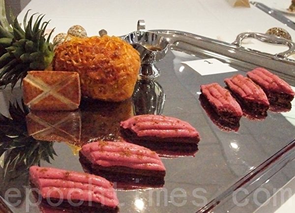 获甜品特等奖的美国选手的作品(摄影:李归燕/大纪元) 获甜品特等奖的美国选手的作品(摄影:李归燕/大纪元)