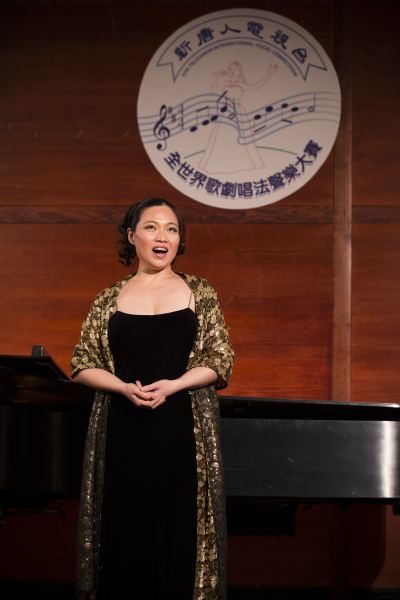 来自阿根廷的选手女高音Wen Yu Lin在初赛上演唱La boheme quando men vo(摄影:爱德华/大纪元) 来自阿根廷的选手女高音Wen Yu Lin在初赛上演唱La boheme quando men vo(摄影:爱德华/大纪元)